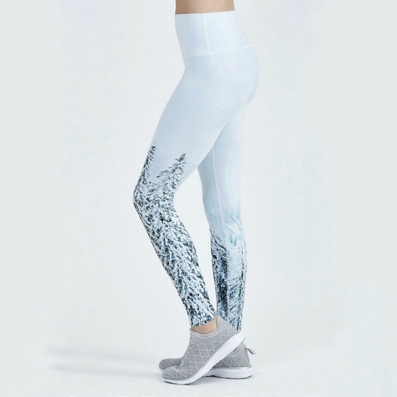 *Rare Alo Yoga High Waist Winter Landscape Legging - Picture 2 of 5